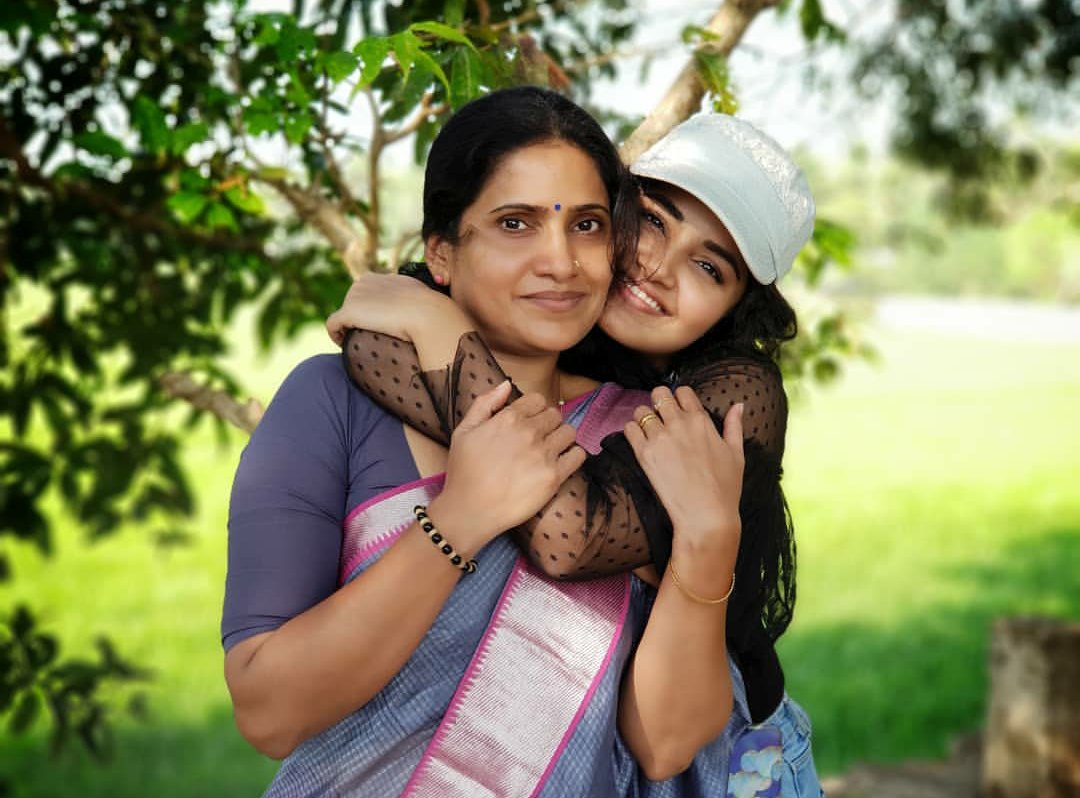 Anupama with mother Sunitha