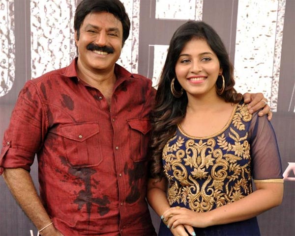 Balakrishna Helping Anjali in Dictator