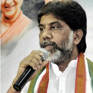 Bhatti accuses KCR of indulging in 'political terrorism'