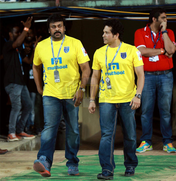 Chiranjeevi and Sachin Tendulkar at Kochi Stadium