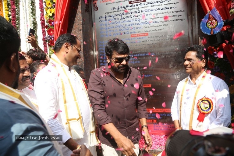 Chiranjeevi stealing credit in Chitrapuri Colony