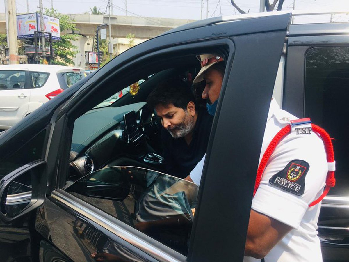 Cops show stars to Trivikram Srinivas