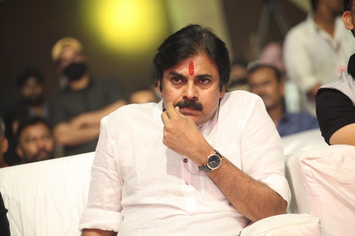 Diehard fan chases Pawan Kalyan's convoy