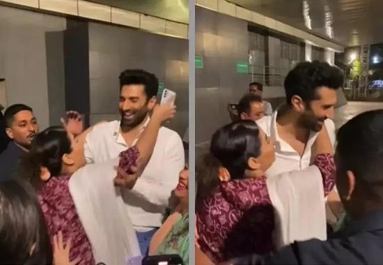 Female Fan shocked Aditya Roy Kapoor