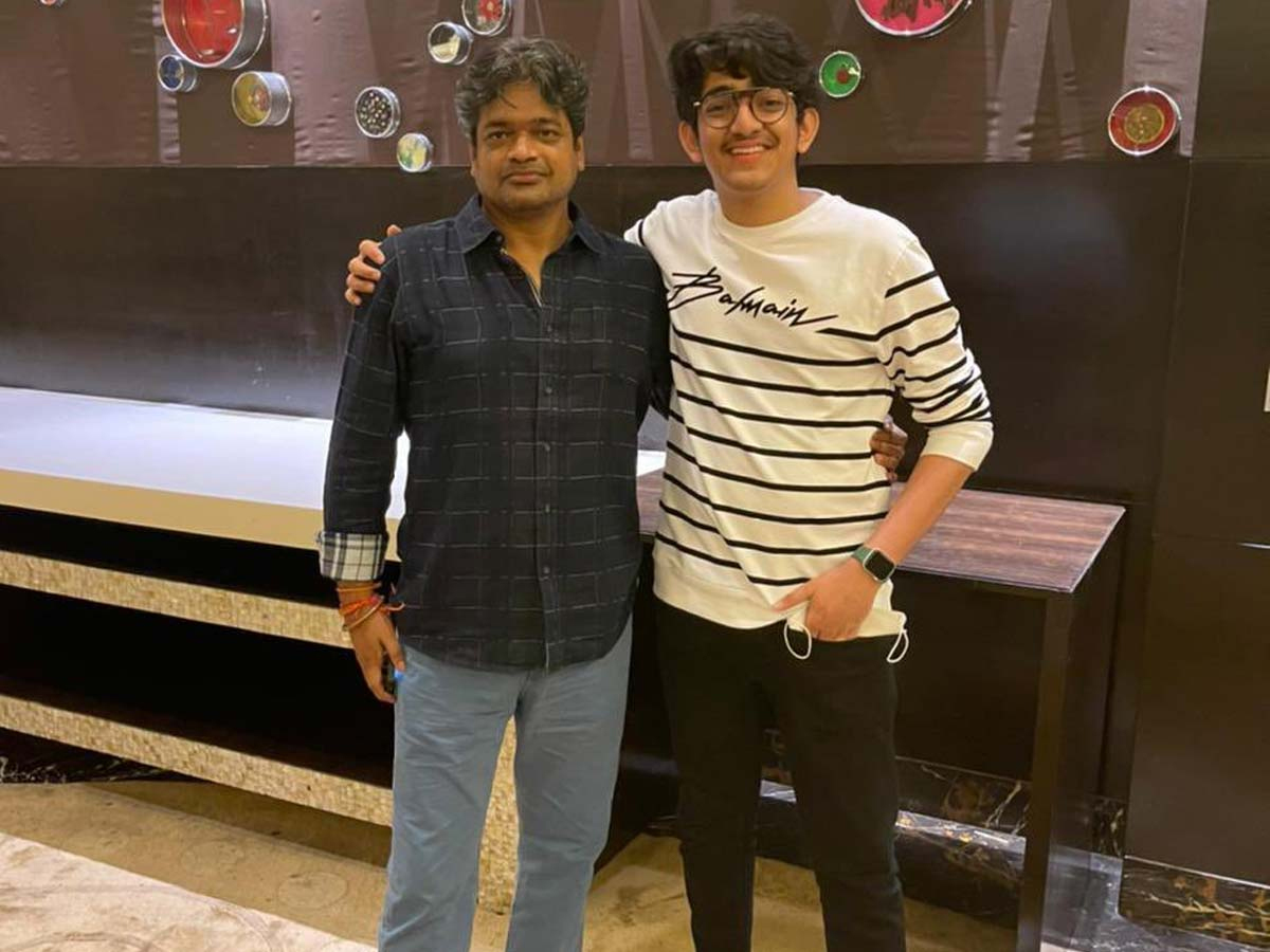 Harish Shankar's photo with Raviteja's son trigger speculation