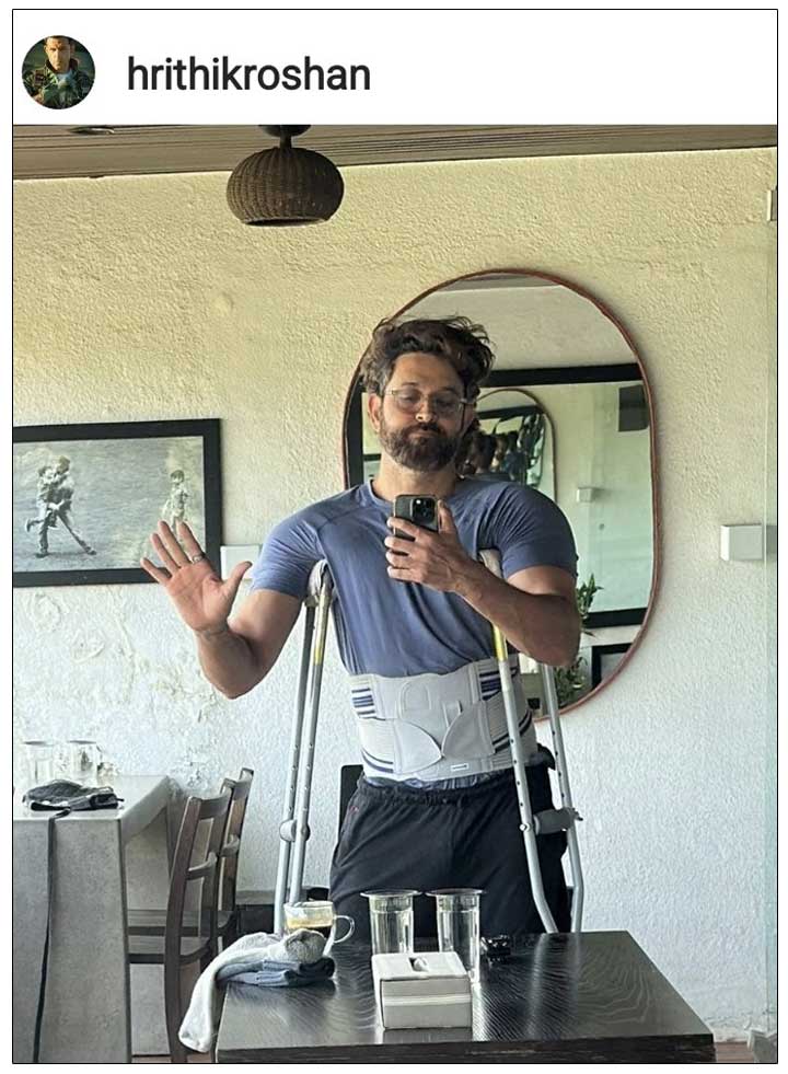 Hrithik Roshan posts mirror selfie before makeover: 'Last post with beard
