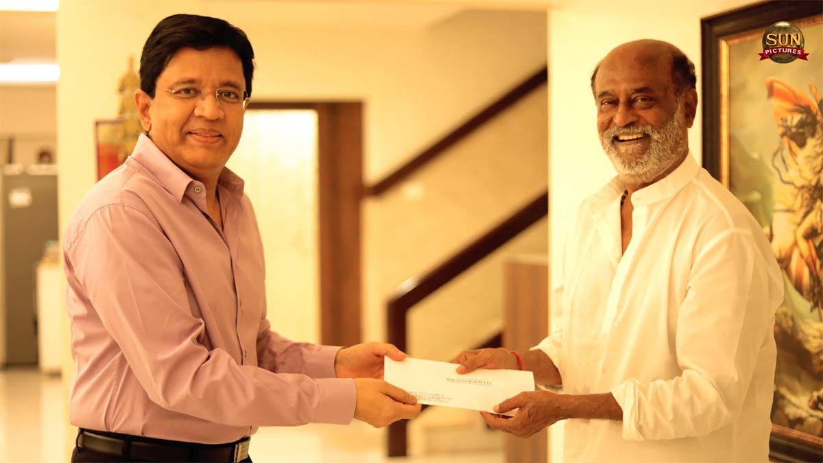 Kalanithi maran handed over cheque to Rajinikanth