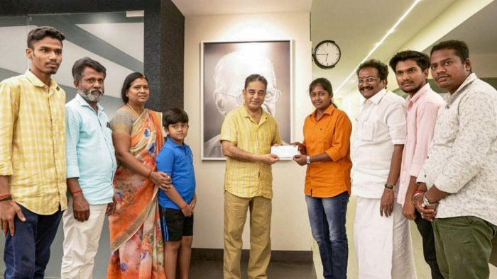 Kamal delights Bus Conductor