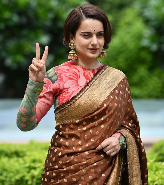 Kangana counters those mocking her English