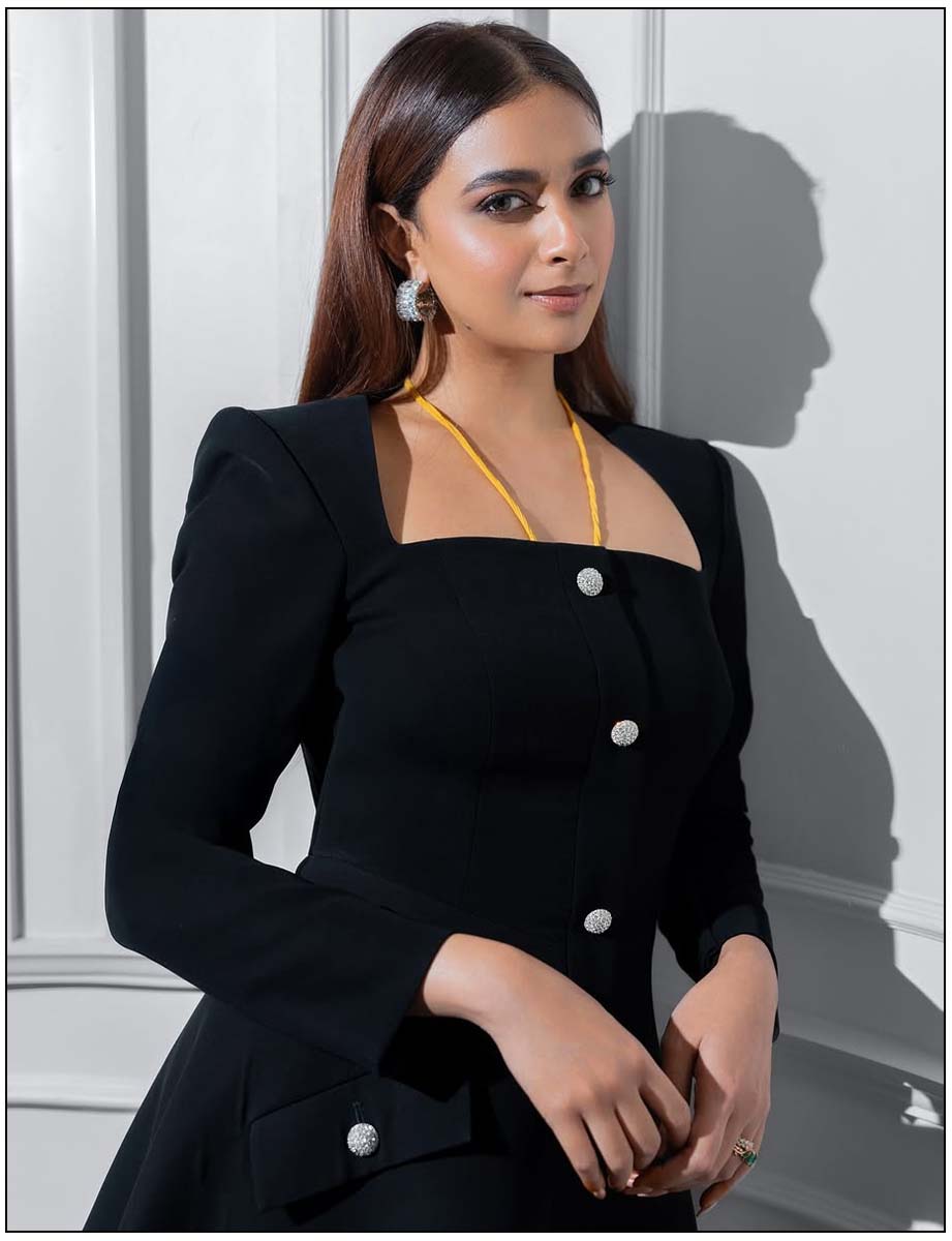 Keerthy Suresh stunned in Black 