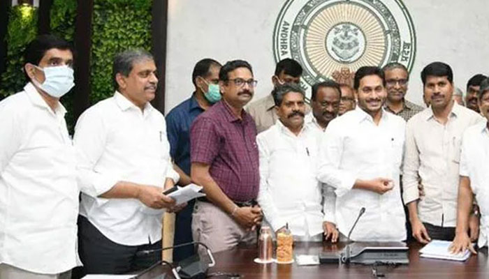 Lakhs of Employees Cursing Union Leaders & Jagan Reddy