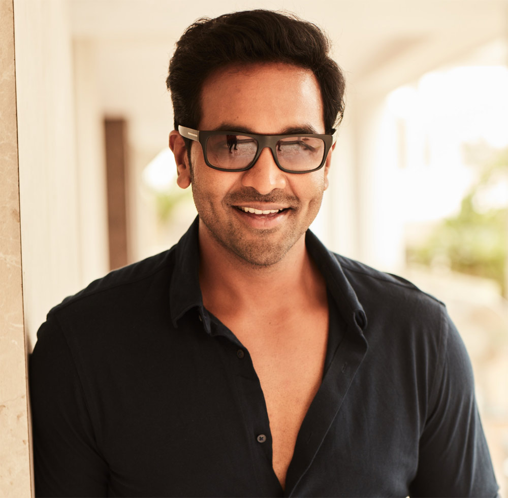  Manchu Vishnu bats for Nikhil