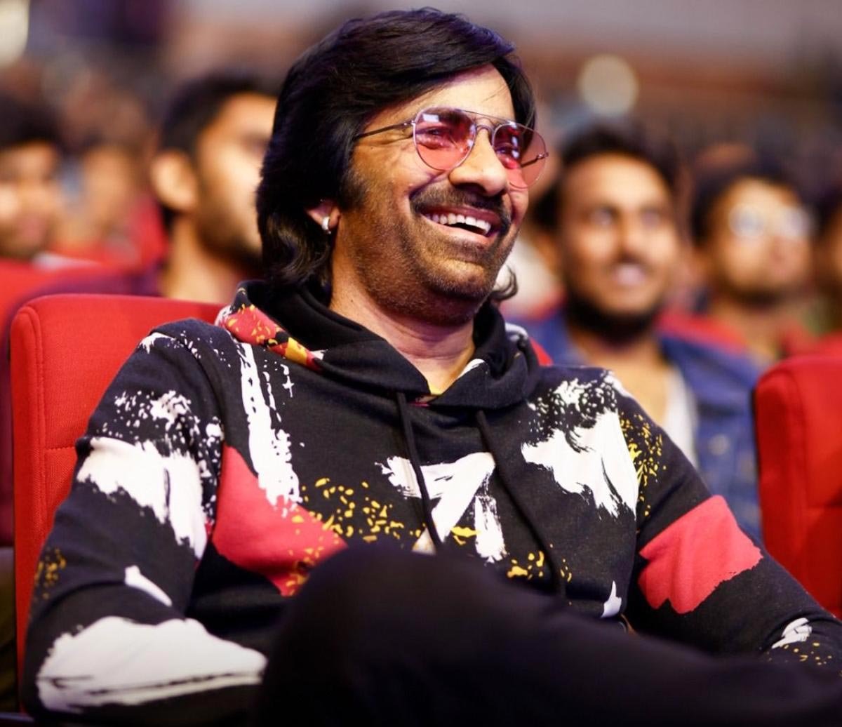 Mass Raja Ravi Teja making Bollywood foray