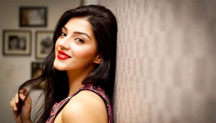 Mehreen to Romance Varun Tej