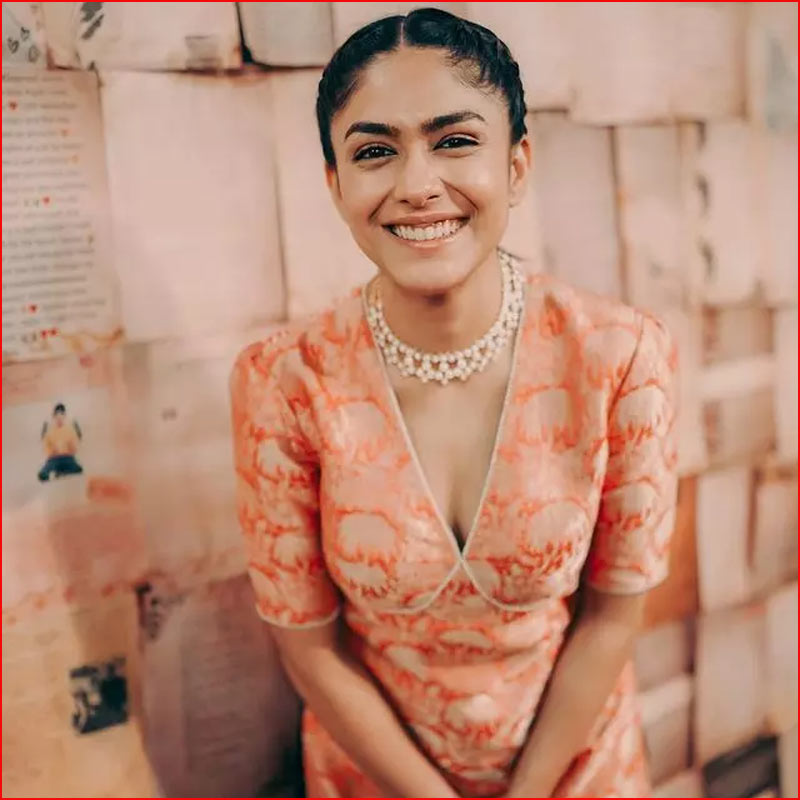 Mrunal Thakur wows with her beauty