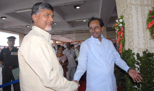 Naidu to personally invite KCR for Amravati's ceremony