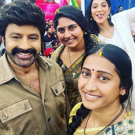 NBK107:Shruti Haasan's selfie with Balakrishna steals hearts