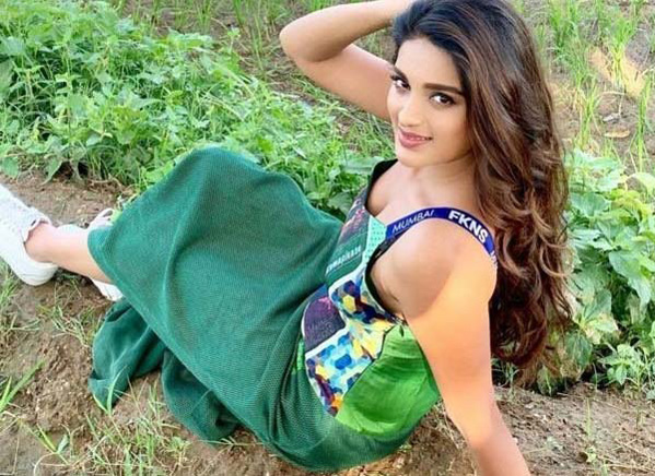 Nidhi Agerwal Hot In Latest Pics