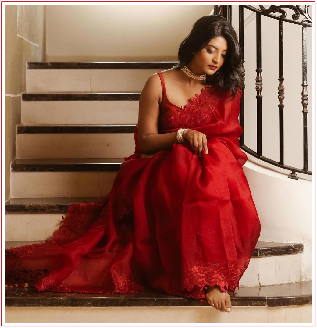 Nivedhithaa Sathish captivated in a beautiful red saree