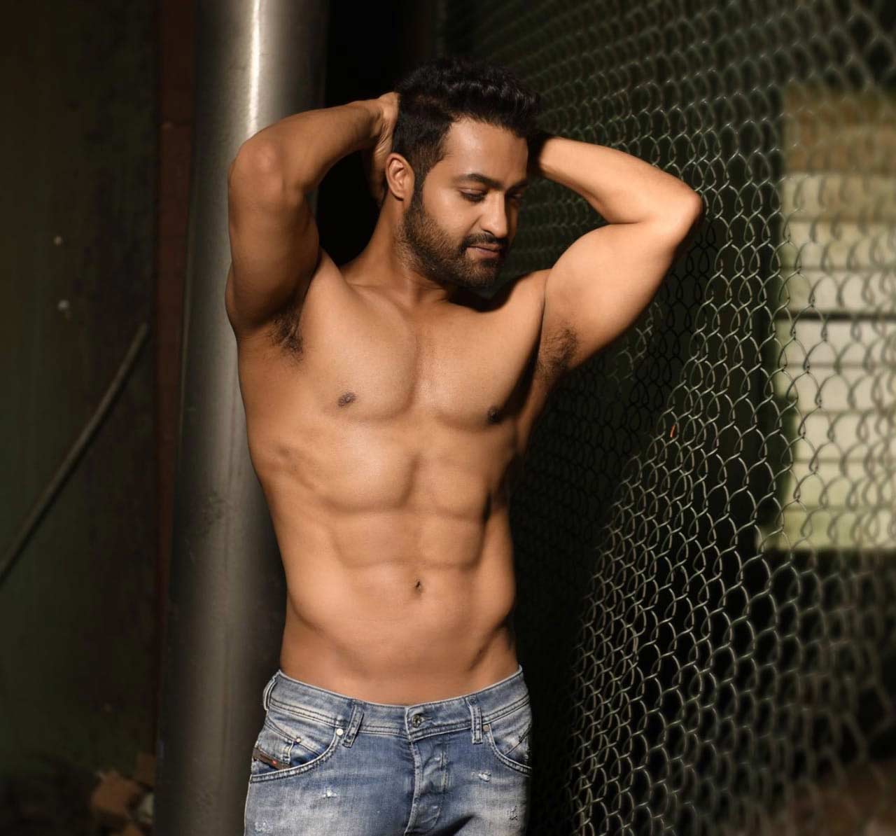 NTR to go bare chested in War2