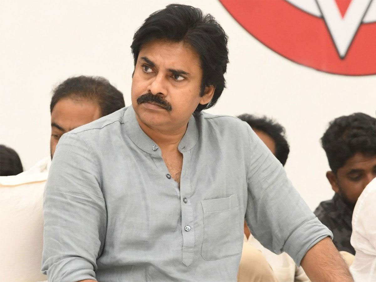 Pawan Kalyan delights Karthikeya 2