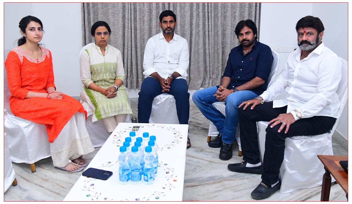 Pawan Kalyan Meets Bhuvaneshwari And Consoles Her