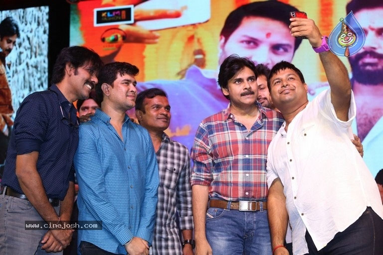 Pawan Kalyan Praises Thaman