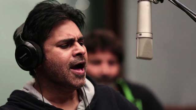 Pawan Kalyan Sings 'Pothuraju'!