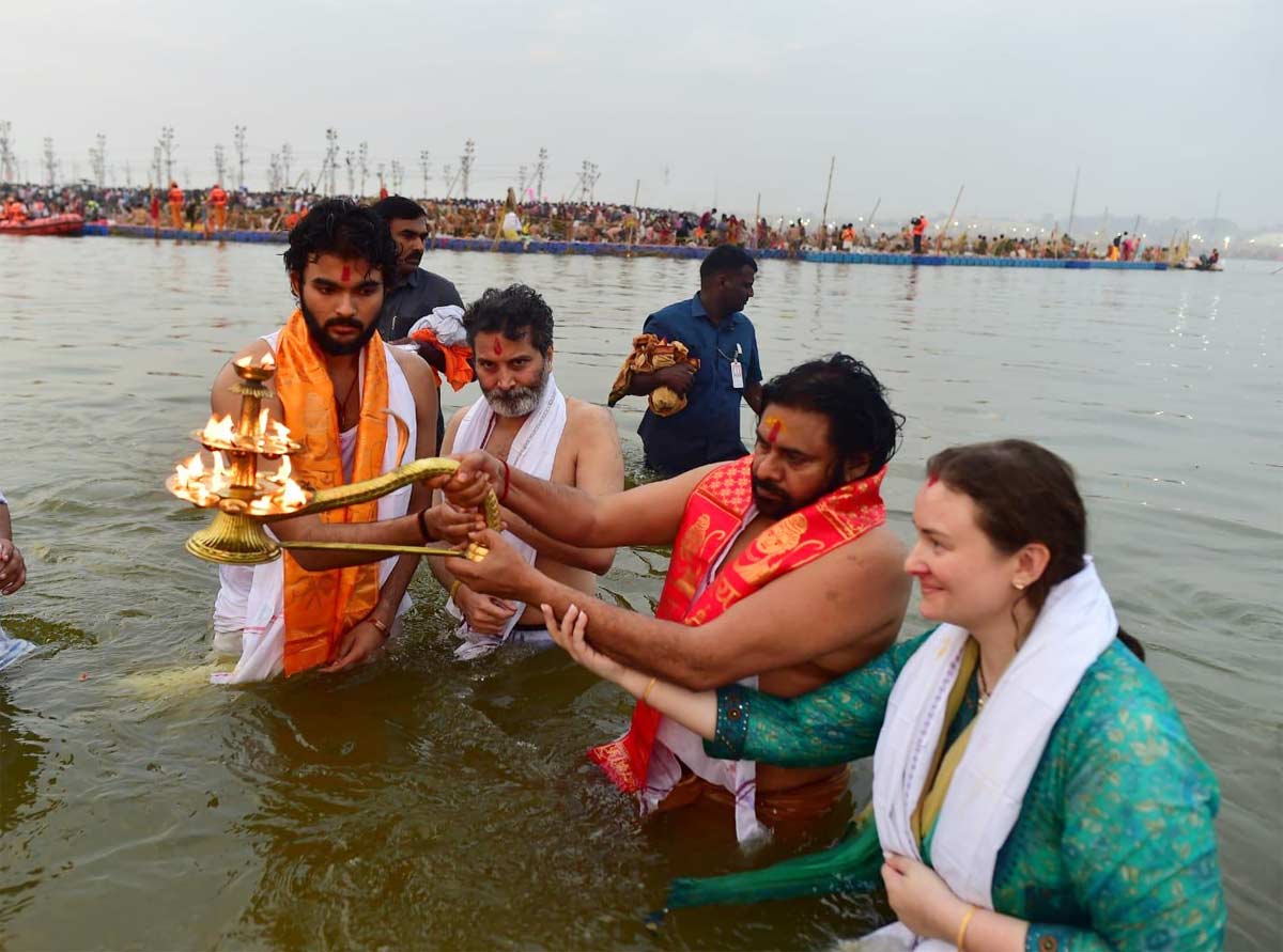 Pawan Kalyan takes holy dip at Maha Kumbh