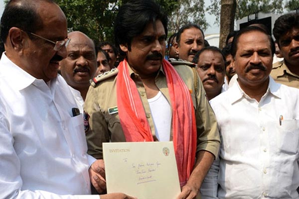 Pawan Kalyan To Bunk Amaravathi Function for Sardaar Gabbar Singh