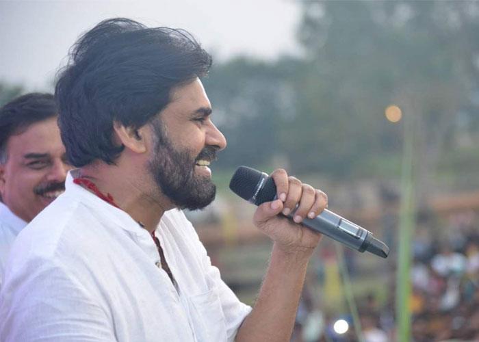 Pawan Kalyan to Give Return Gift for TRS!