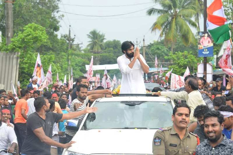 Pawan Kalyan Traps TDP and YSRCP?