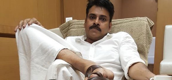 Pawan Kalyan's Tweets Make Pro TDP Media Worrying!