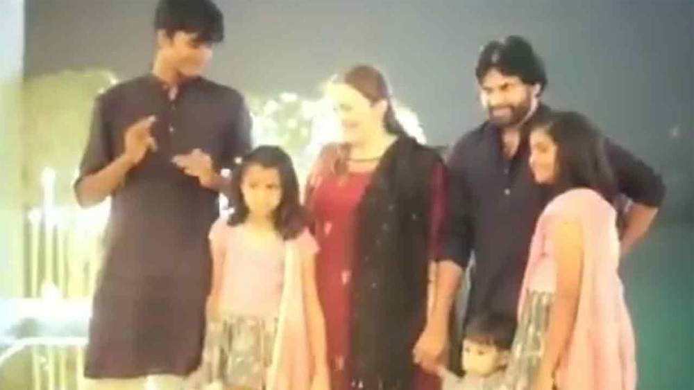 Pawan's pic with all his children goes viral