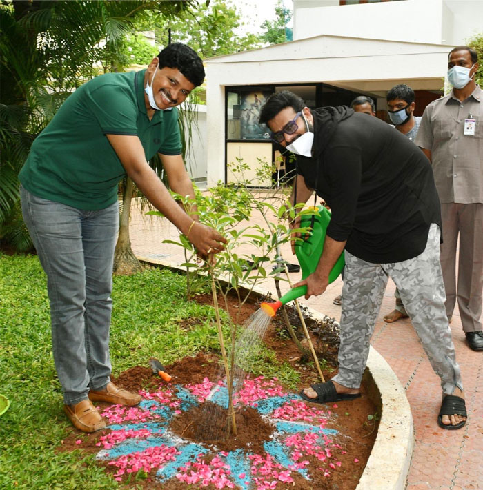 Prabhas Accepts Challenge for a Cause