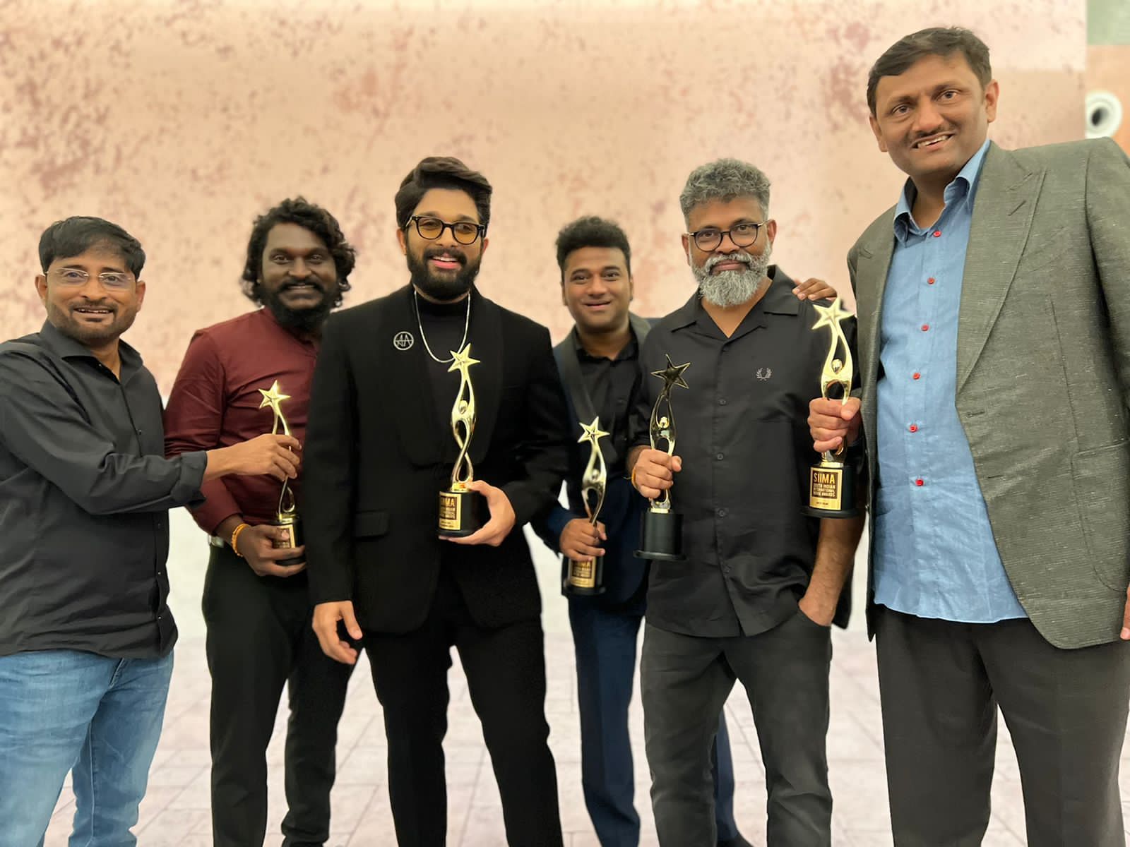 Pushpa team celebrates SIIMA 2022 sweep 