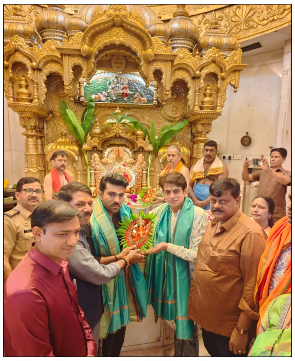 Ram Charan Prays At Siddhivinayak Temple