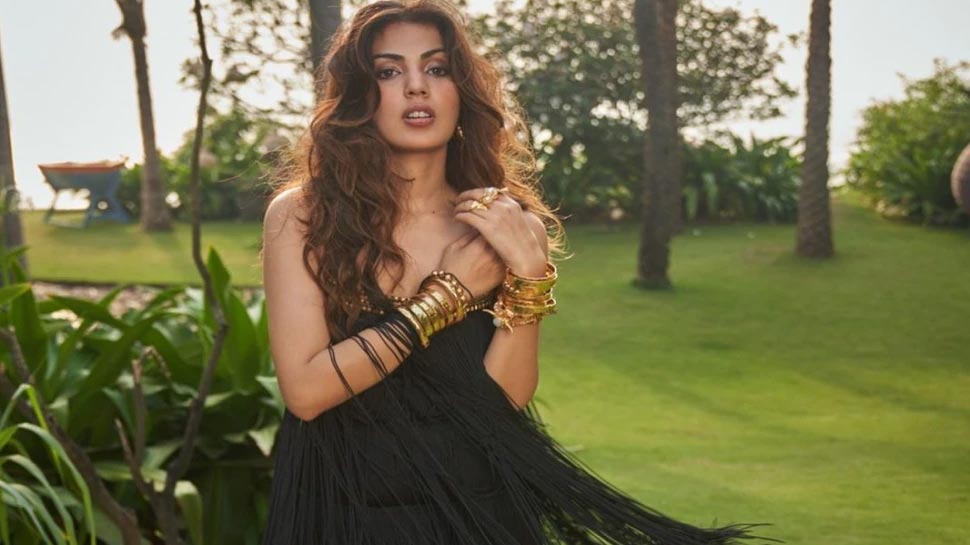 Rhea Chakraborty chased, stumbles, gets trolled