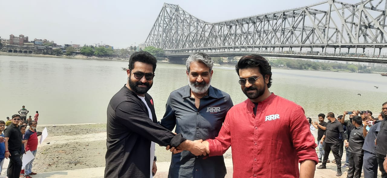 RRR shows power at Howrah Bridge