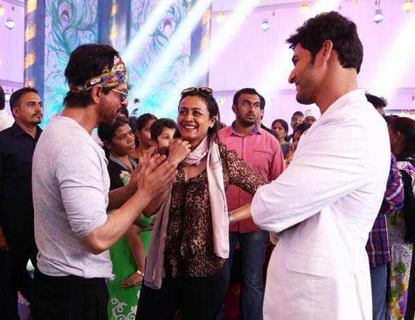 shahrukh Khan's Friendly Gesture on Mahesh