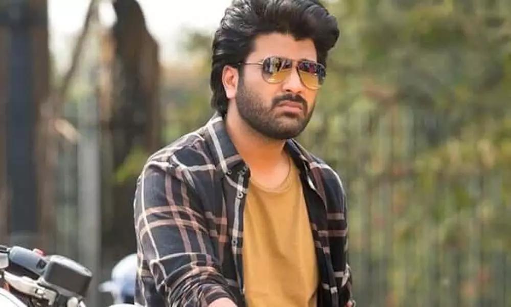 Sharwanand sudden US trip worries his fans