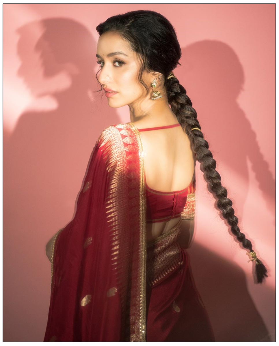  Shraddha Kapoor showcasing her in a stunning traditional ensemble