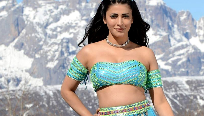 Shruti Hasan in Katamarayudu