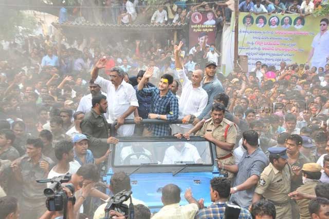 Siddhapur's Villagers Waiting for Mahesh