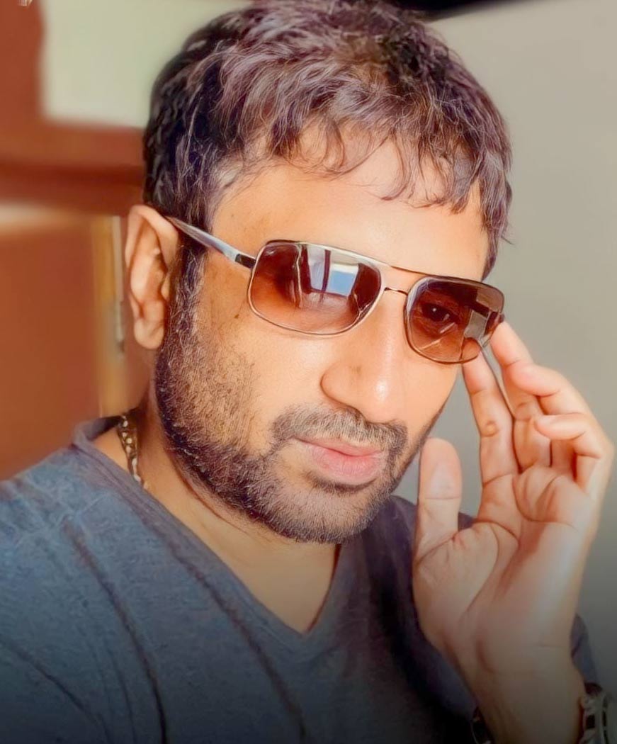 Sreenu Vaitla Film With Macho Hero Revived