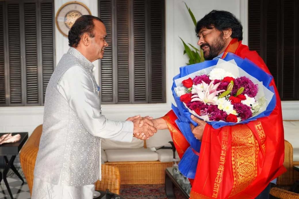 Telangana Minister felicitates Chiranjeevi