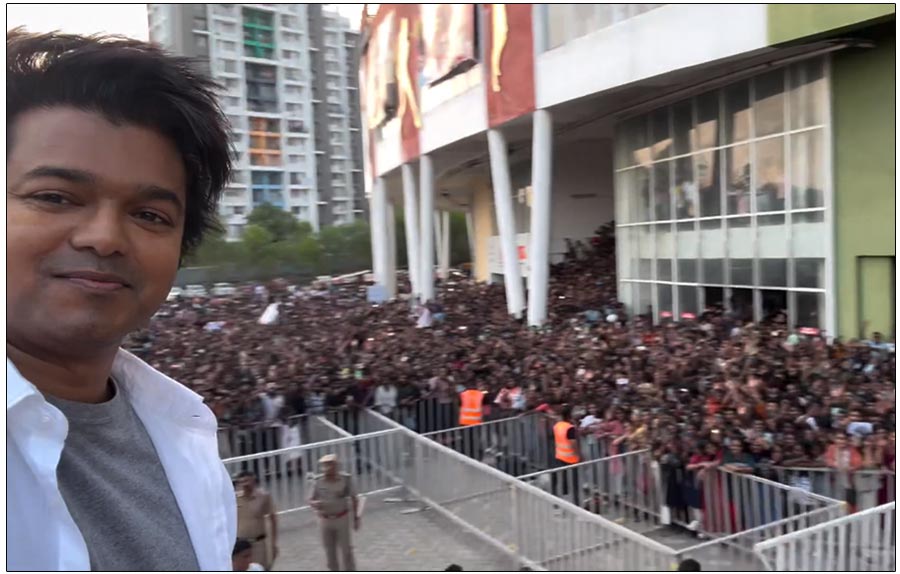 Thalapathy Vijay to take a selfie with his fans