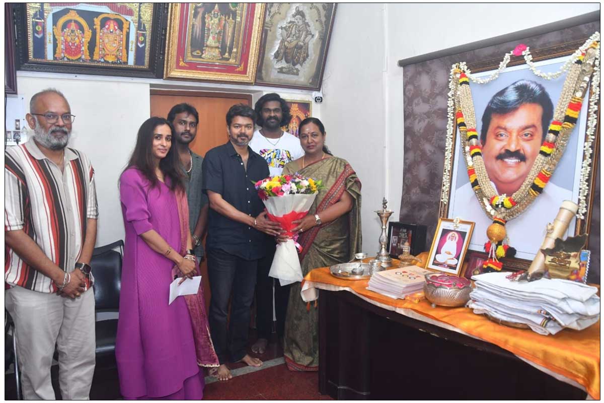 Thalapathy Vijay Visits Late Vijayakanth Family