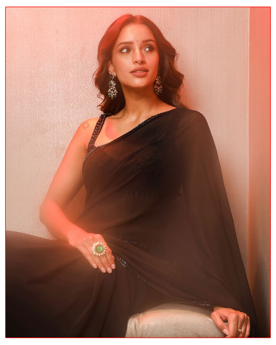  Tripti Dimri Slays In Black