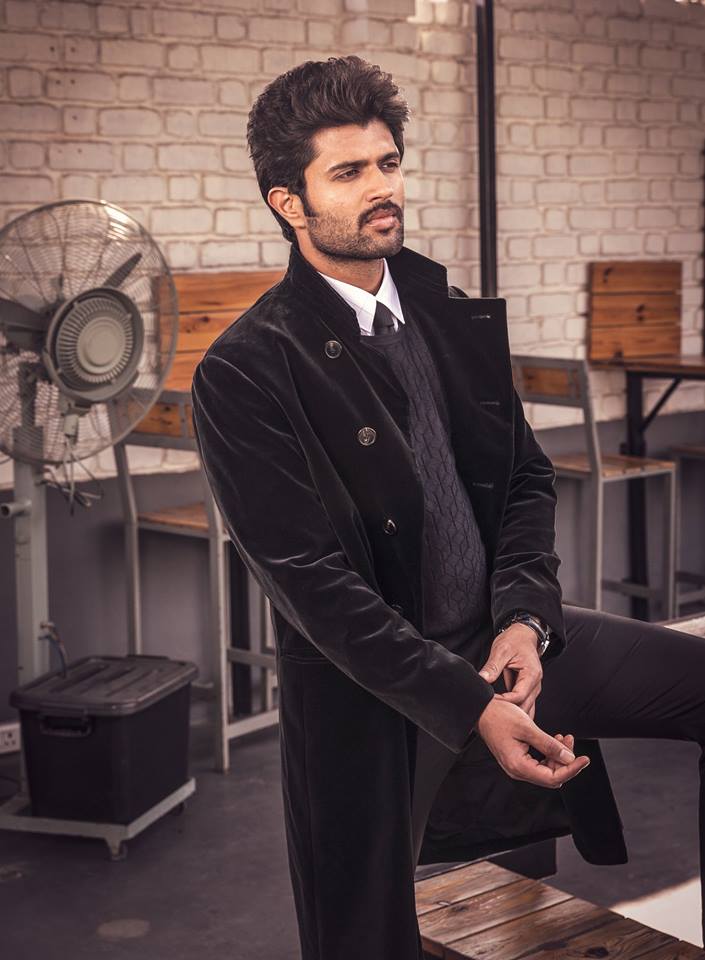 vijay devarakonda black shirt